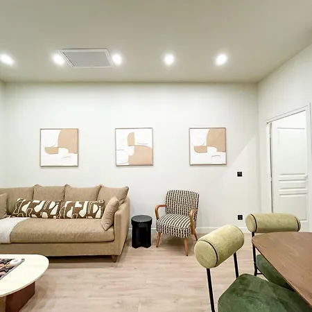 Urbanflat 199 - Beautiful 5 Bedrooms Parisian Townhouse Flat Apartment *