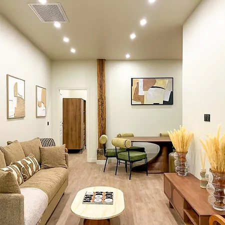 Apartment Urbanflat 199 - Beautiful 5 Bedrooms Parisian Townhouse Flat *