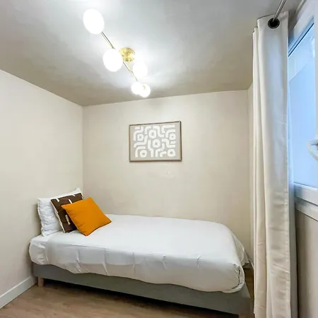 Apartment Urbanflat 199 - Beautiful 5 Bedrooms Parisian Townhouse Flat