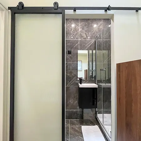 Urbanflat 199 - Beautiful 5 Bedrooms Parisian Townhouse Flat Apartment Paris