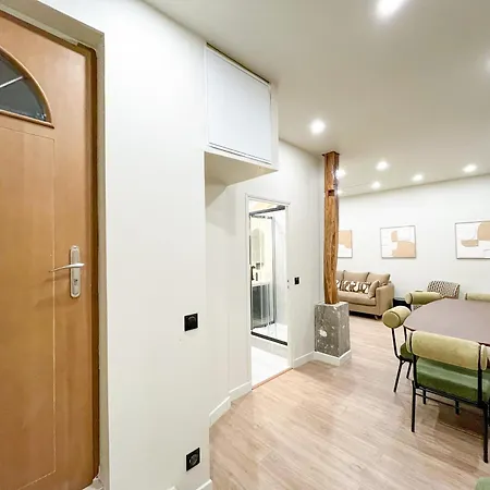 Appartement Urbanflat 199 - Beautiful 5 Bedrooms Parisian Townhouse Flat Parijs