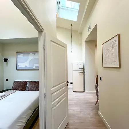 Apartment Urbanflat 199 - Beautiful 5 Bedrooms Parisian Townhouse Flat *