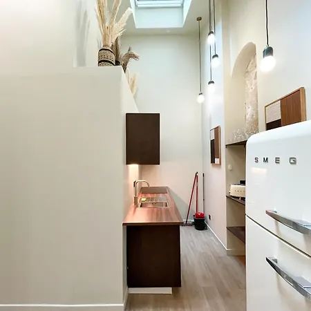 Apartment Urbanflat 199 - Beautiful 5 Bedrooms Parisian Townhouse Flat Paris