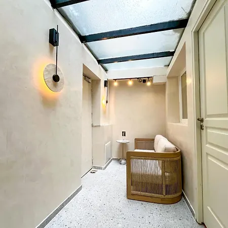 Urbanflat 199 - Beautiful 5 Bedrooms Parisian Townhouse Flat Apartment