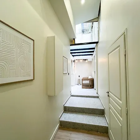 Urbanflat 199 - Beautiful 5 Bedrooms Parisian Townhouse Flat Apartment Paris