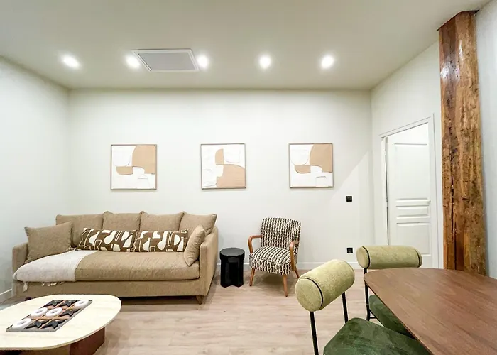 Urbanflat 199 - Beautiful 5 Bedrooms Parisian Townhouse Flat Apartment *