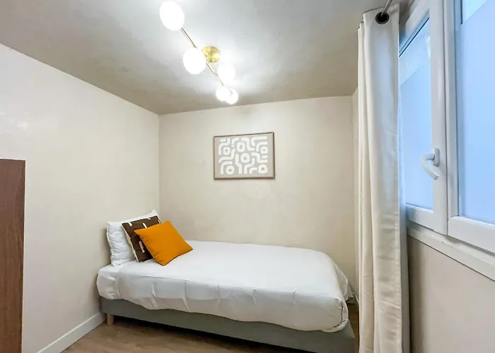 Apartment Urbanflat 199 - Beautiful 5 Bedrooms Parisian Townhouse Flat