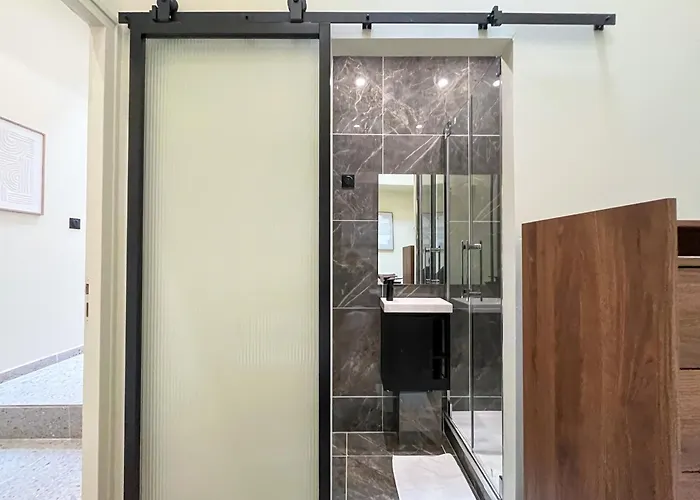 Urbanflat 199 - Beautiful 5 Bedrooms Parisian Townhouse Flat Apartment Paris